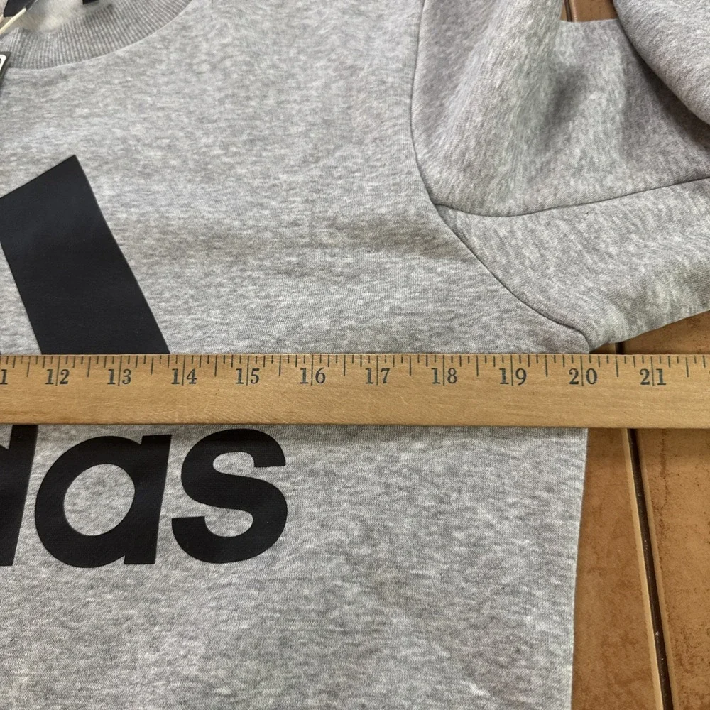 NEW Adidas Originals Men's Badge of Sport Crew Fleece Sweatshirt Heather Gray XS